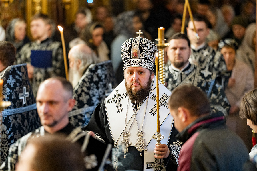 Утреня с чином погребения Плащаницы в Троицком кафедральном соборе Подольска